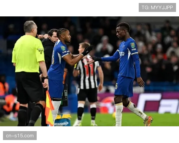 伯恩茅斯2-1伯恩利，终结七轮不胜，布罗亚反击难救主队保级危机